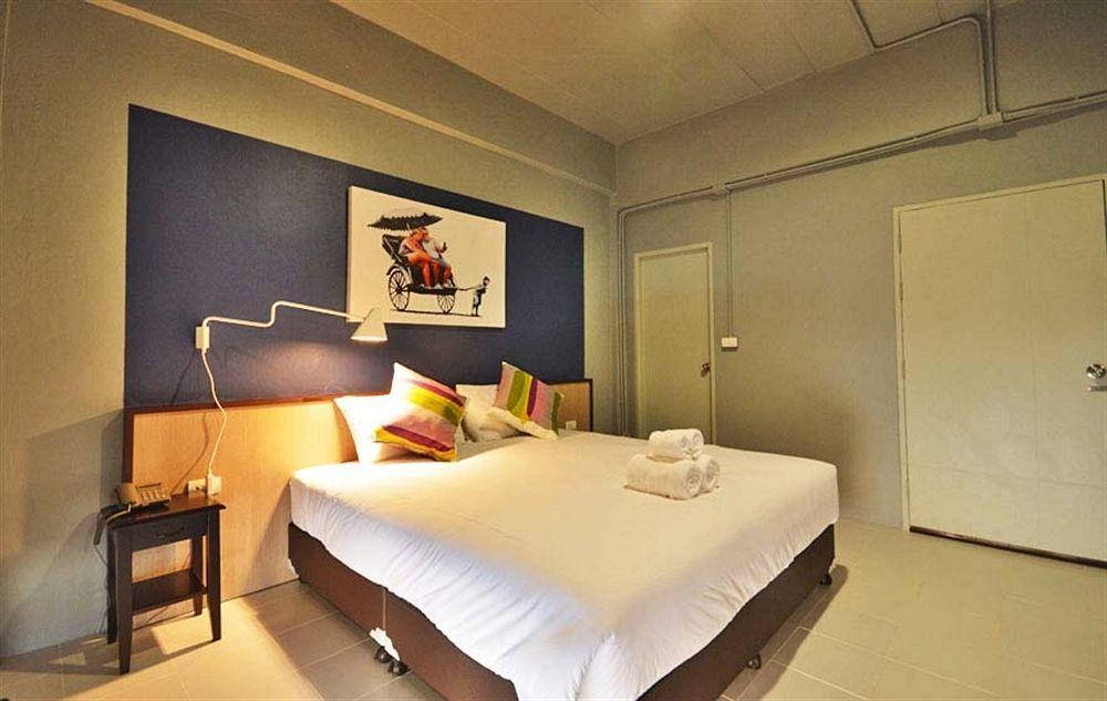 Chalong Sea Breeze Hotel Екстериор снимка
