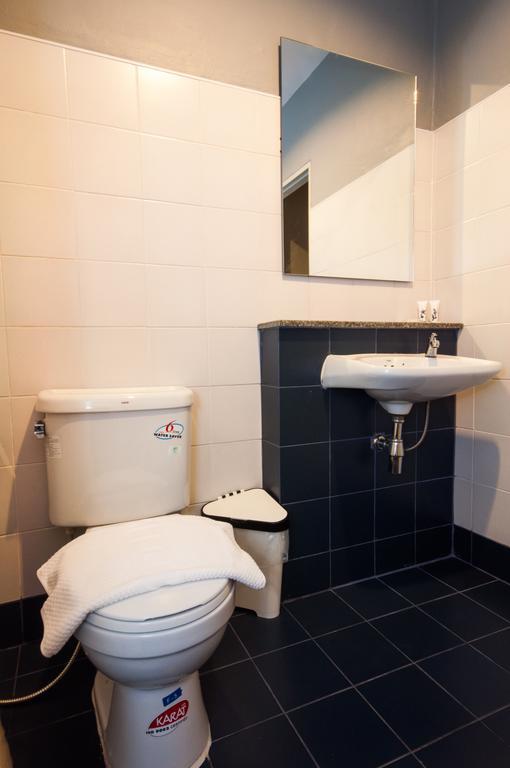 Chalong Sea Breeze Hotel Екстериор снимка