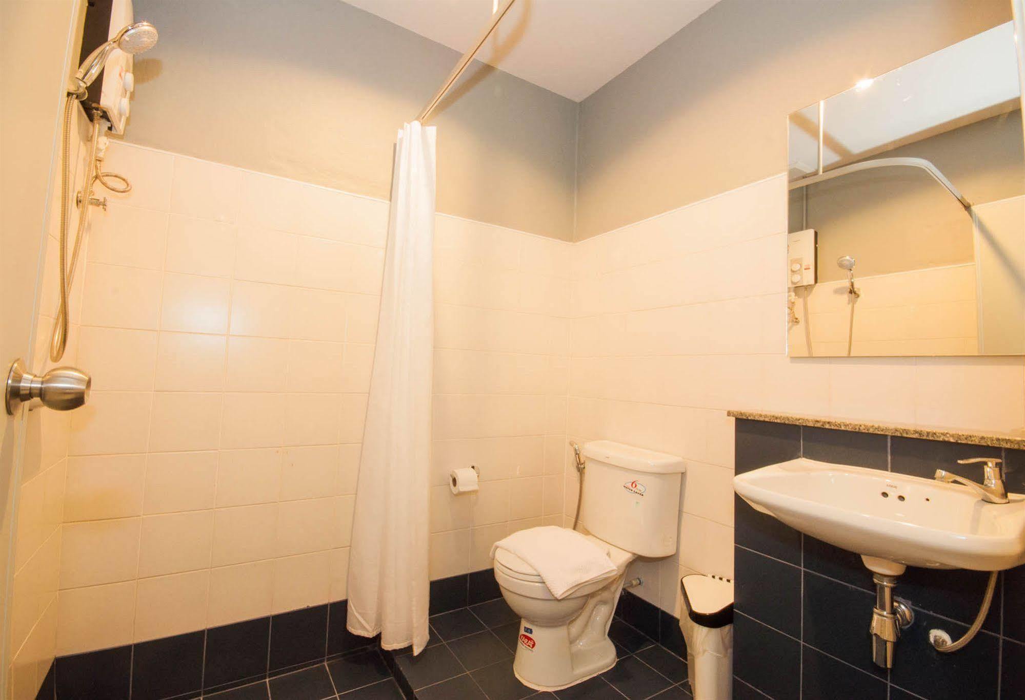 Chalong Sea Breeze Hotel Екстериор снимка