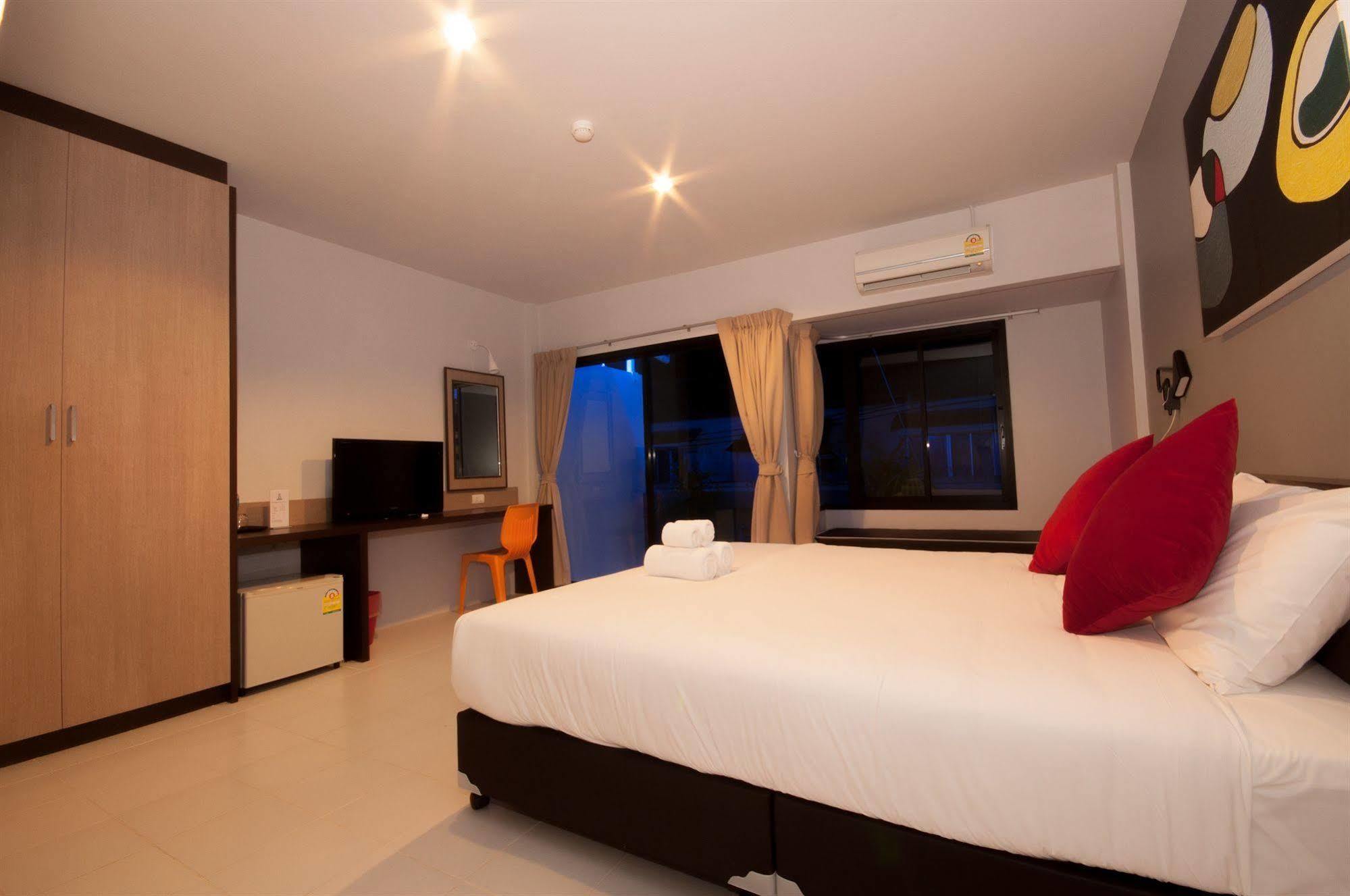 Chalong Sea Breeze Hotel Екстериор снимка